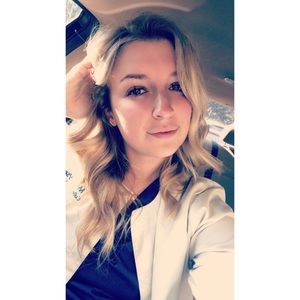 Meet your Posher, Caroline